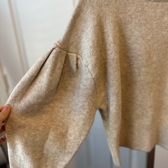 H&M neutral color sweater - Picture 3 of 5